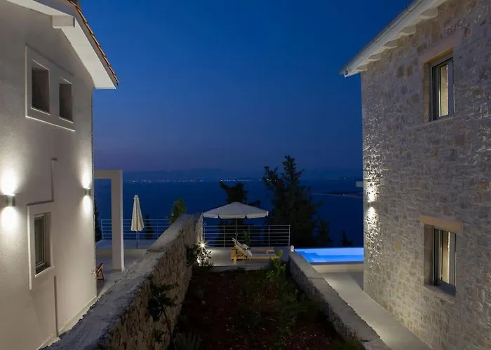 Ionion Theasis Kallisti Tsoukaládhes