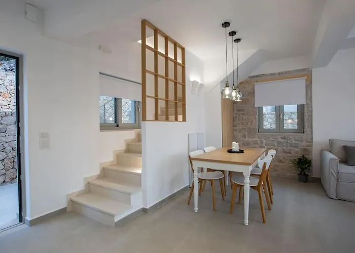 Ionion Theasis Kallisti فيلة *