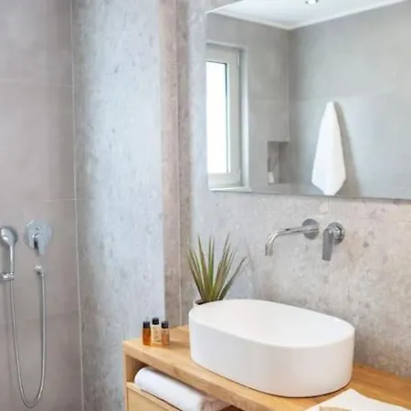 Ionion Theasis Kallisti Tsoukaládhes