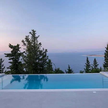 Ionion Theasis Kallisti Tsoukaládhes