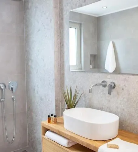 Ionion Theasis Kallisti Tsoukaladhes